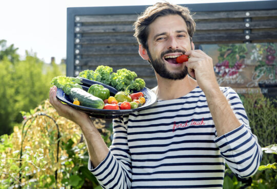 Bio-Essen in Blumentöpfen selbst anbauen: The Frenchie Gardener zeigt wie einfach Urban Gardening funktioniert