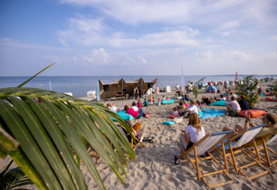 13 Event-Tipps für 13 kleine Auszeiten an der Ostsee Unbeschwerte Momente auf den Wellen, am Strand und an Land zu jeder Jahreszeit