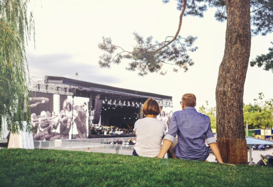 Helge Schneider, Atze Schröder, Bülent Ceylan u.v.m.: Vorhang auf für "Sommerlachen in der Autostadt"