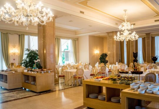 Luxus zum kleinen Preis: So ergattern Reisende günstig ein 5-Sterne-Hotel