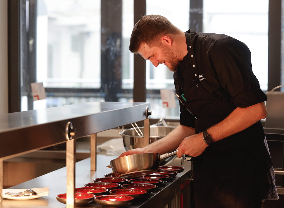 Kreativer Küchenchef im ATLANTIC Hotel Münster: Niklas Hoffmann (Bildquelle: @ATLANTIC Hotel Münster / Franziska Krug)