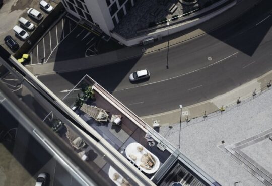 Carsharing für Hotelgäste: SHARE NOW und 25hours Hotels starten Partnerschaft in Österreich und Deutschland